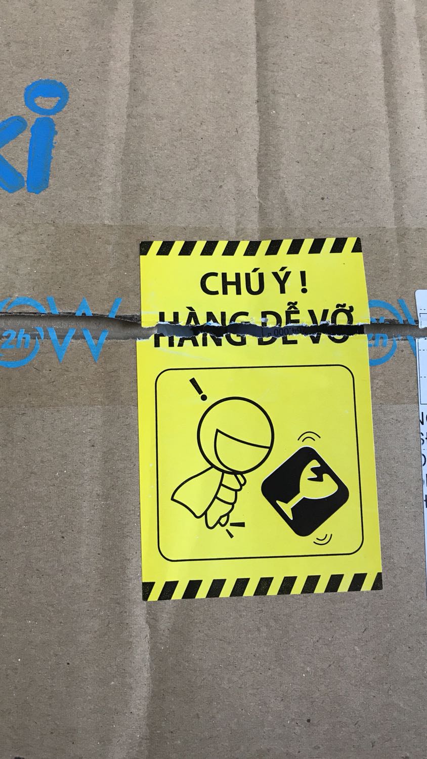 Sau khi mình phản ánh đơn hàng trước bị móp hộp thì đơn hàng sau có thêm mác này, mở thùng ra k hộp nào bị hư, móp, hy vọng những đơn hàng sau nữa của mình cũng được đóng gói và dán tem như thế này, cảm ơn các bạn đã tiếp thu ý kiến và cẩn thận hơn khi vận chuyển hàng