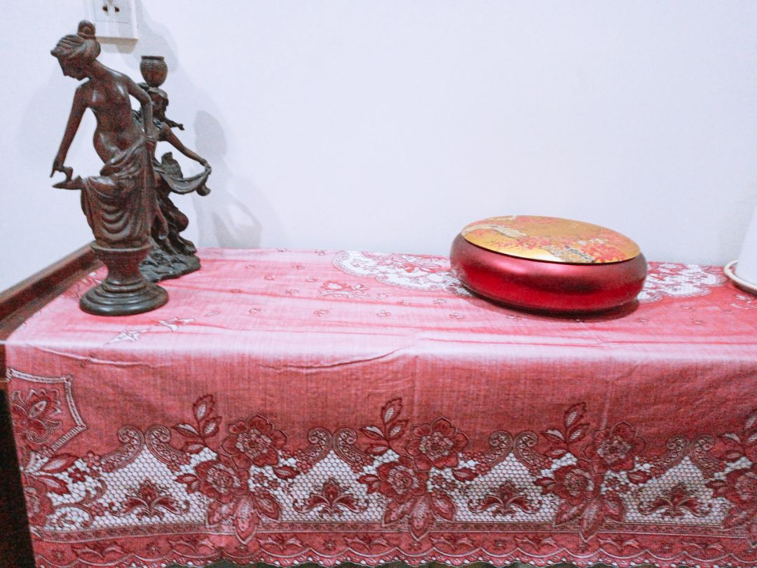 Màu hơi nhạt so với trên hình. Hoa văn đẹp, sắc sảo, kích thước to.