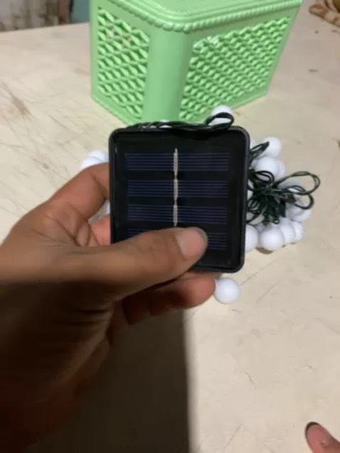 Đèn không sáng nha shop ơi dù đã phơi nắng cả ngày