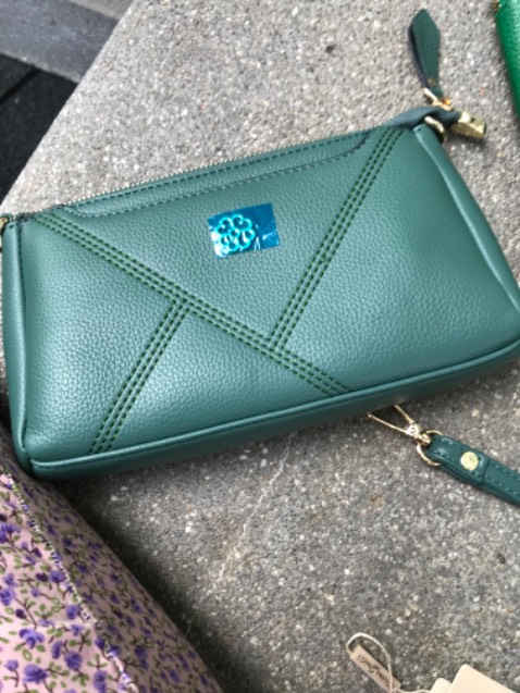 (*) Đánh giá không tính điểm
Màu ko giống. Trong hình. Có lẽ Shop gửi lộn màu