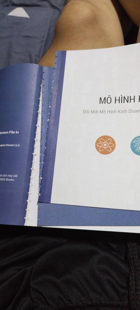 Yêu cầu tiki đổi trả hàng cho mình nhé, sách mới mua, mới đọc đc tý đã bị vậy rồi là sao.