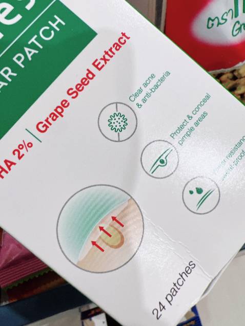 Một miếng dán vậy tầm được 8 - 12 tiếng, tới khi nào miếng dán đục thì mình gỡ ra. Keo dính chắc lắm ko sợ rớt, miếng dán cũng mỏng nên mình có dán cả ngày cũng ko làm khó chịu.