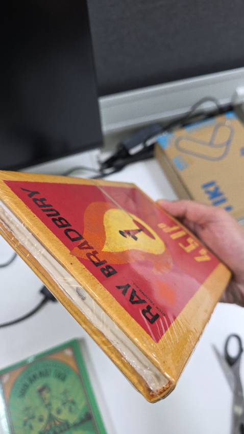 Sách bị dơ rồi bạn ạ, có đổi được không