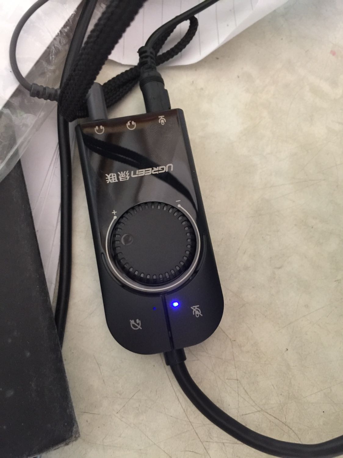 Mình đặt tiki now nên nhận hàng rất nhanh. Do máy laptop của con mình loa nghe rất bé nên mình mua cái này để có âm thanh to hơn. Con vừa thử thấy báo cáo lại là nghe tiếng đã to hơn rồi. Cổng usb này vừa cắm được loa vừa cắm mic như mô tả.