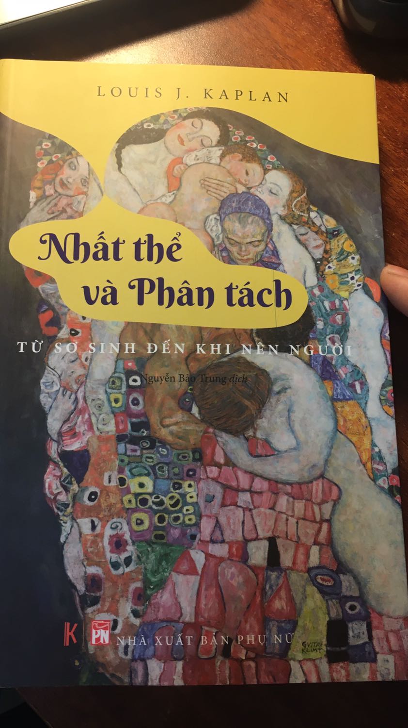 Hàng giao nhanh và sách rất mới và đẹp... Cuốn sách giúp “chúng ta cần nghiêm túc nhìn nhận và suy nghĩ sâu sa hơn về sự hình thành con người” ...từ đó chúng ta sẽ hiểu hơn về sự phát triển của trẻ, có cơ sở khoa học và những hiểu biết tâm lý học có thể quan sát sự hình thành nết người ở trẻ dễ dàng hơn... dịch giả là người có tâm và có tầm... là phan hâm mộ của mình.... Cảm ơn thầy vì những bài học ý nghĩa