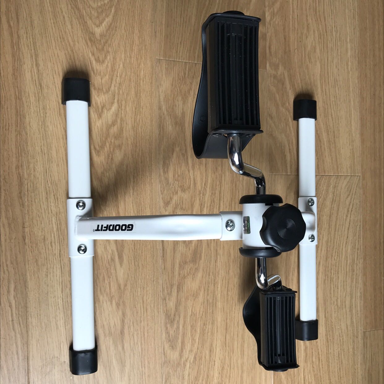 Ship Hn nhanh. Dùng thử sau khi lắp ghép có vẻ ok vững chắc. Mà hàng nhận được khác so với ảnh của các KH trước đó và ảnh mà shop cung cấp. Sự khác biệt nằm ở chân của máy! Không biết sự khác biệt này có ảnh bương gì tới chất lượng sản phẩm không, vì sản phẩm nhận được khác một chút với mô tả vì vậy chừ một sao.