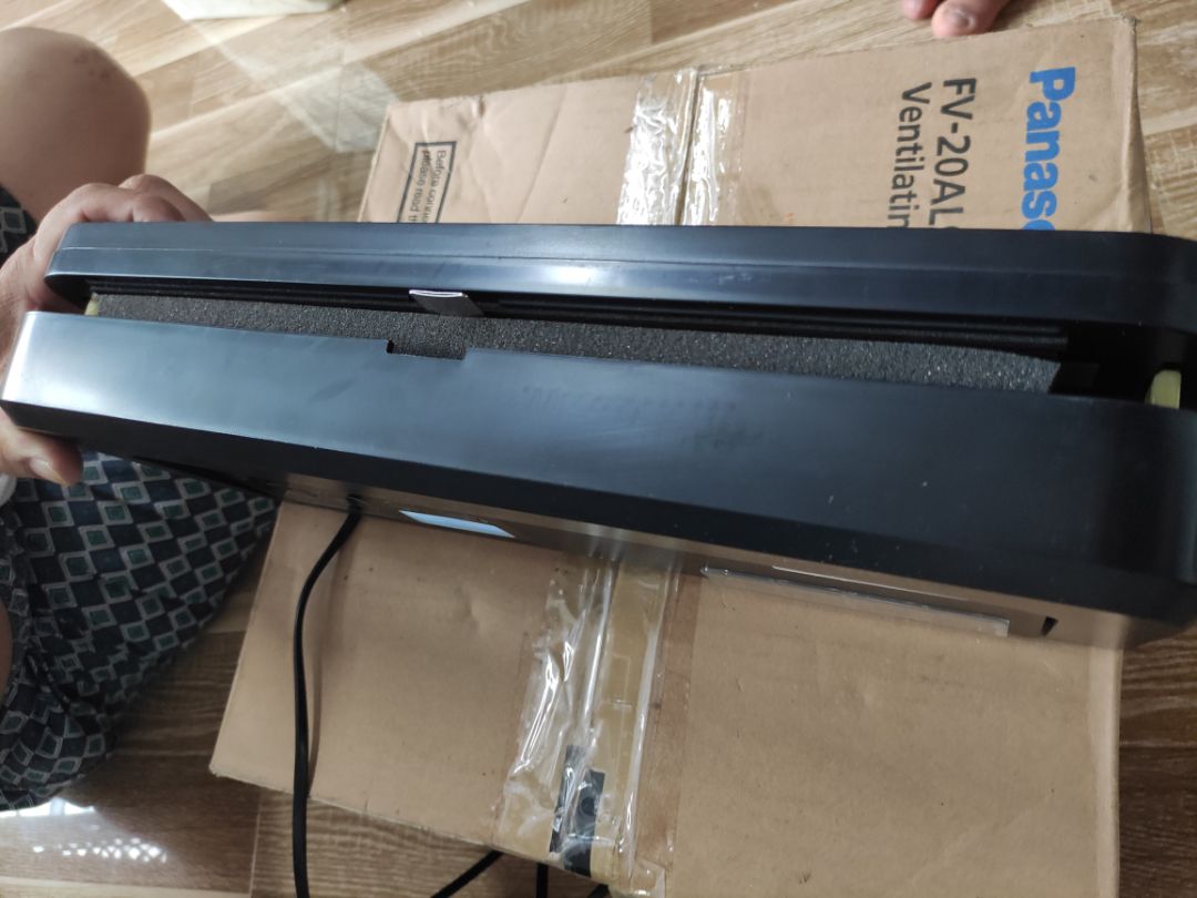 Máy bị trầy xước y như hàng đã qua sử dụng. Mình hút gạo mà hút mãi không được, lực hút rất yếu, để 1 hồi thì y như lúc chưa hút. Không biết tiki có đổi trả sản phẩm không chứ cái này sao dùng được. Máy bị trầy xước y như hàng đã qua sử dụng. Mình hút gạo mà hút mãi không được, lực hút rất yếu, để 1 hồi thì y như lúc chưa hút. Không biết tiki có đổi trả sản phẩm không chứ cái này sao dùng được.