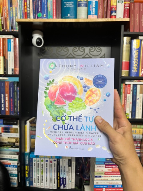 Cuốn này bên phát hành sách cố tình cho nhiều hình ảnh minh hoạ (Gần 1/2 cuốn). Phải chi hình im màu rõ đẹp thì ko nói đằng này in trắng đen.