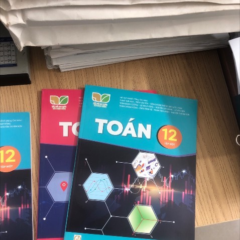 SGK chuẩn loai và màu sắc như shop mô tả, hàng order có nhanh, shop đóng gói cẩn thận, giao hàng nhanh. Giá tốt, hàng chất lượng, nên mua nhé mọi người. Cảm ơn shop ❤️