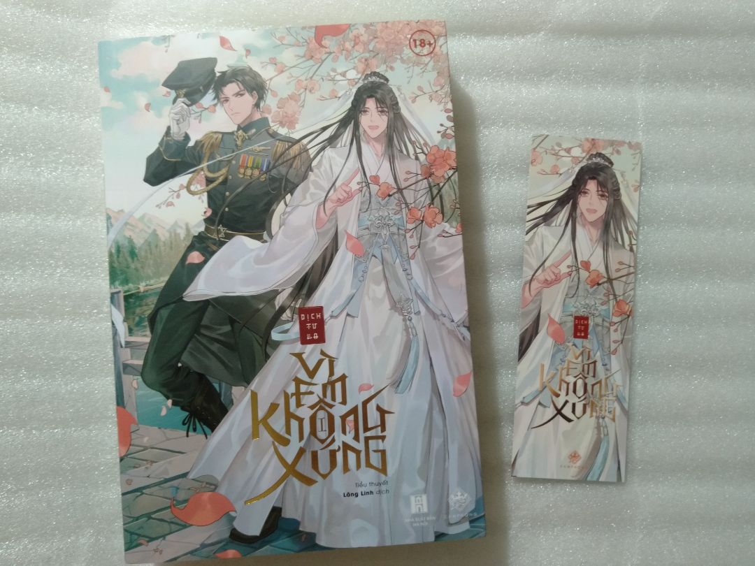 Để nghị Tiki sau này đóng gói hàng phải cố định hàng hóa bên trong lại chứ cứ để hàng hóa bên trong hộp carton lỏng lẻo lắc qua lắc lại thì hàng nào chịu cho nổi, hàng nào chả hư hỏng, chả trầy xước, chả móp méo.
À, sách đẹp lắm nhưng cứ bị trầy xước móp méo nên hơi khó chịu.