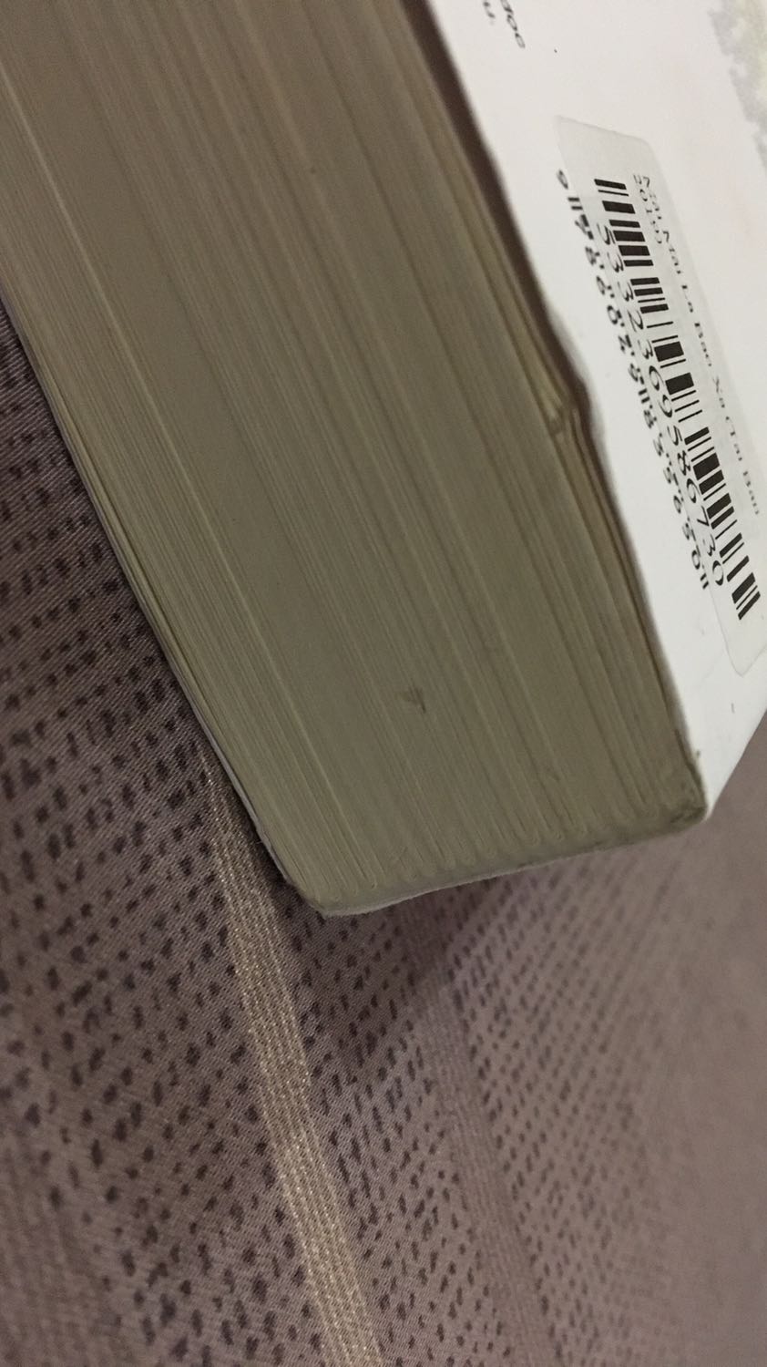 Tuy nhiên sách hơi cong ở phần bìa trên ở phía đằng sau, hơi bẩn và có những chỗ bị lõm nhưng những chỗ đấy bé thôi và hầu như không nhìn kĩ thì sẽ không thấy được, nên về tổng thể thì cũng khá ổn rồi thêm cả cái giá này (90k) nữa thì xét lại cũng thấy rất okela rồi!!! Với cả vì mình cũng rất thích tiểu thuyết của Diệp Lạc Vô Tâm nữa nên mình sẽ đánh giá 4*, về những lỗi kia thì mong Tiki sẽ cải thiện!!