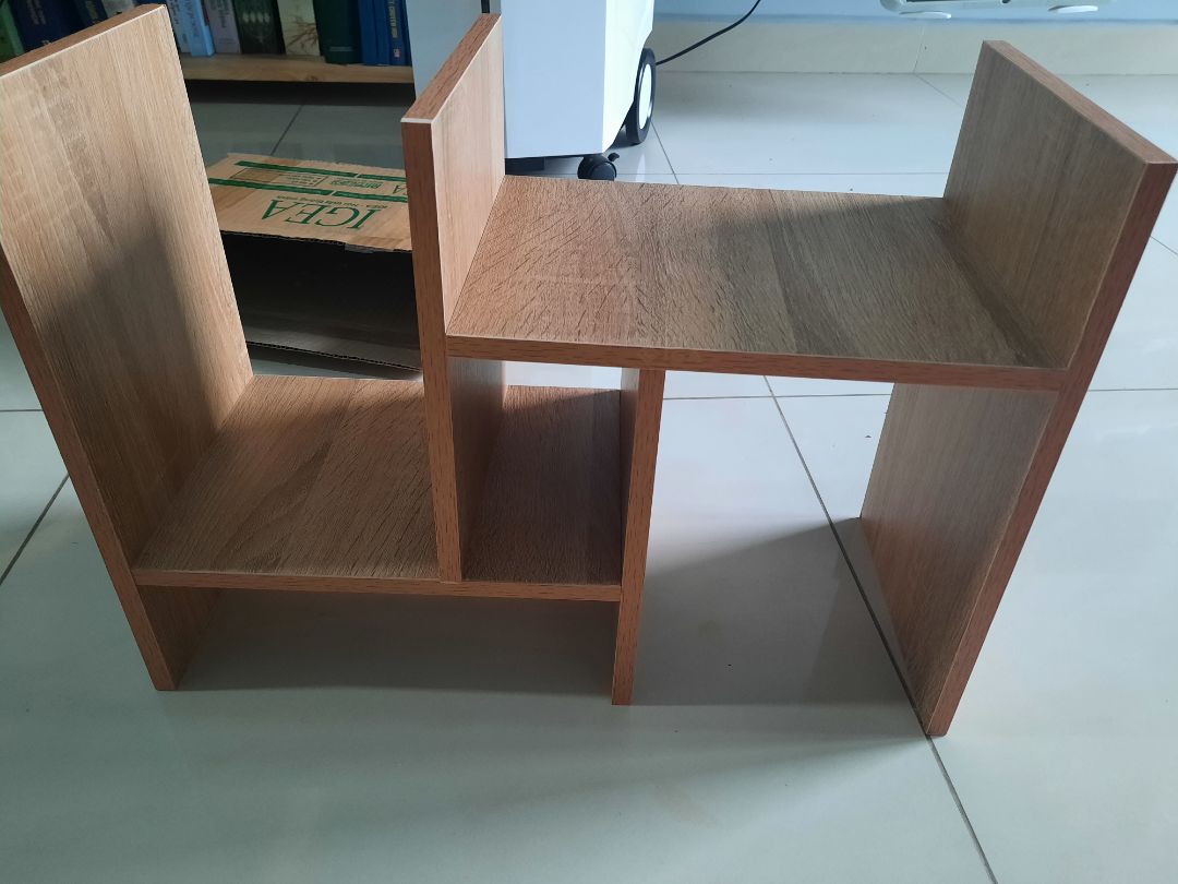 giao hàng đúng thời gian, đủ số lượng gỗ ốc. tuy nhiên nên bắt ốc chỗ nối giữa 2 ngăn (không biết do quên hay chủ thiết kệ vậy). 2 ngăn rời nhau nên chưa chắc lắm khi lắp ghép vào