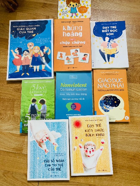 Cách thể hiện tình yêu thương của cha mẹ với con cái.
Đôi khi chúng ta nghĩ rằng chúng ta yêu thương con, nhưng cách thể hiện sai khiến chúng ta k nhận được những kết quả đúng đắn, và ta tự hỏi vì sao ta yêu chúng tới vậy mà chúng không hiểu. Thì câu trả lời là học hỏi để thể hiện đúng cách mà thôi.