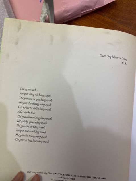 Giao cực nhanh. 10h sáng mình đặt thì 6h chiều ship gọi giao (mình đặt giao tiết kiệm). Sách đóng gói kĩ. Nhưng sách bị bẩn ở nhiều trang, hic