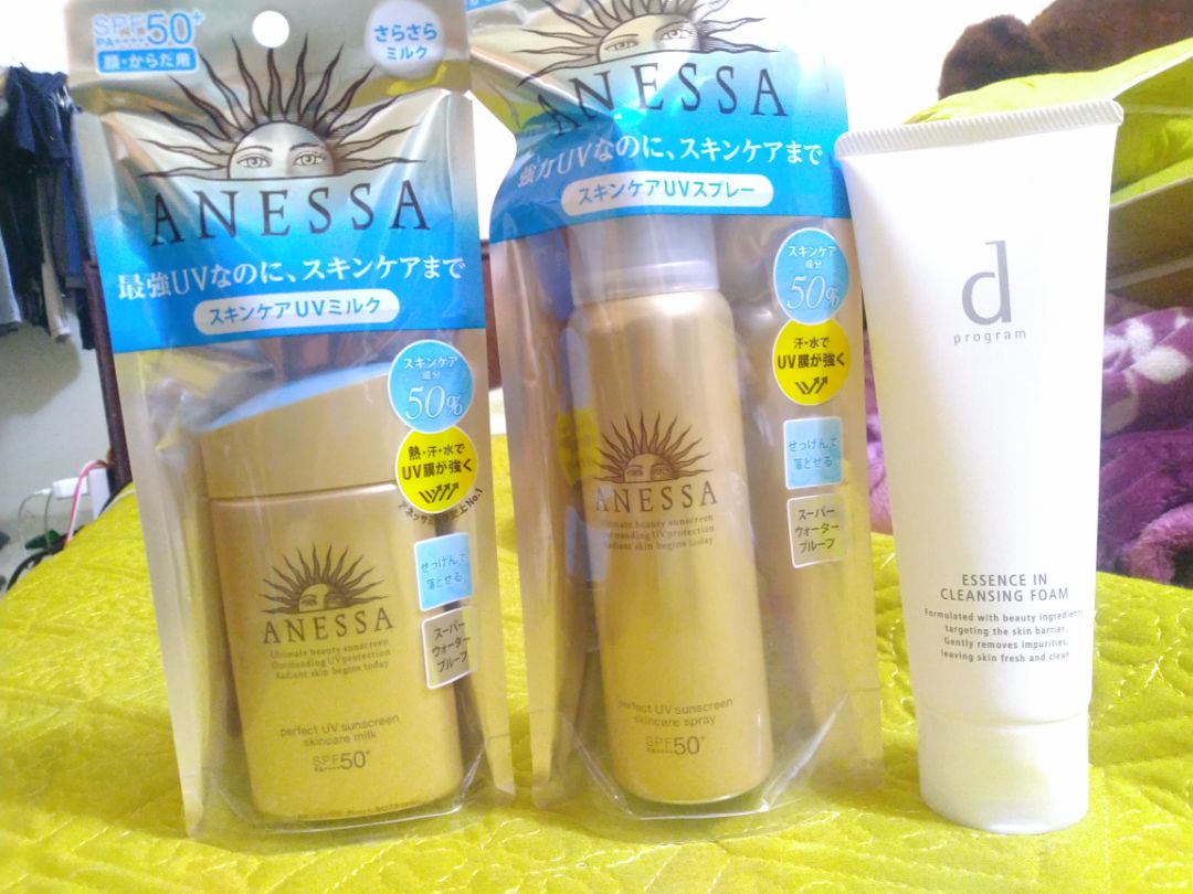 *đóng gói kỹ càng
*chống nắng dạng sữa lỏng dễ tệp vào da mà không hề dính bết
*xịt chống nắng cũng rất thích
(•được tặng thêm sữa rửa mặt: lọ khá tovới chất lượng không có gì phải chê cả)

=> tổng kết combo: TUYỆT ZỜI không sợ ông mặt trời