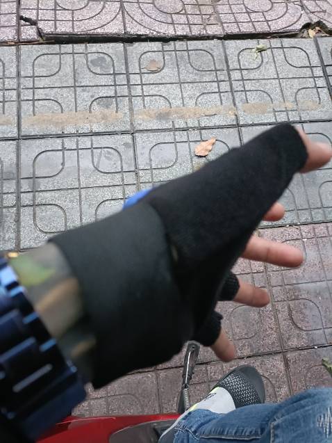 Găng tay gì đeo 1 ngày đã rách chỉ, rồi vải xanh thì tự nhiên sần sùi lên, bán hàng dởm vậy shop Găng tay gì đeo 1 ngày đã rách chỉ, rồi vải xanh thì tự nhiên sần sùi lên, bán hàng dởm vậy shop