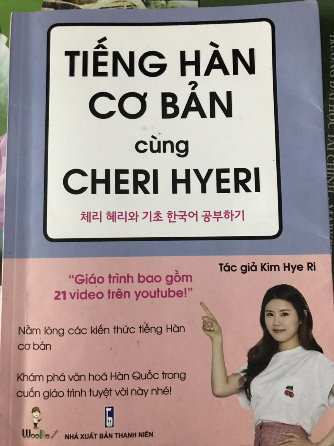 Nội dung hay, có clip trên Youtube để học. Sách này dành cho những bạn muốn học những cái cơ bản của tiếng Hàn, kiểu học để biết, chứ để ôn thi TOPIK thì phải học sâu hơn nha. Nên là ai muốn học mấy cái dễ dễ để hiểu sương sương thì nên mua :)) Nội dung hay, có clip trên Youtube để học. Sách này dành cho những bạn muốn học những cái cơ bản của tiếng Hàn, kiểu học để biết, chứ để ôn thi TOPIK thì phải học sâu hơn nha. Nên là ai muốn học mấy cái dễ dễ để hiểu sương sương thì nên mua :))