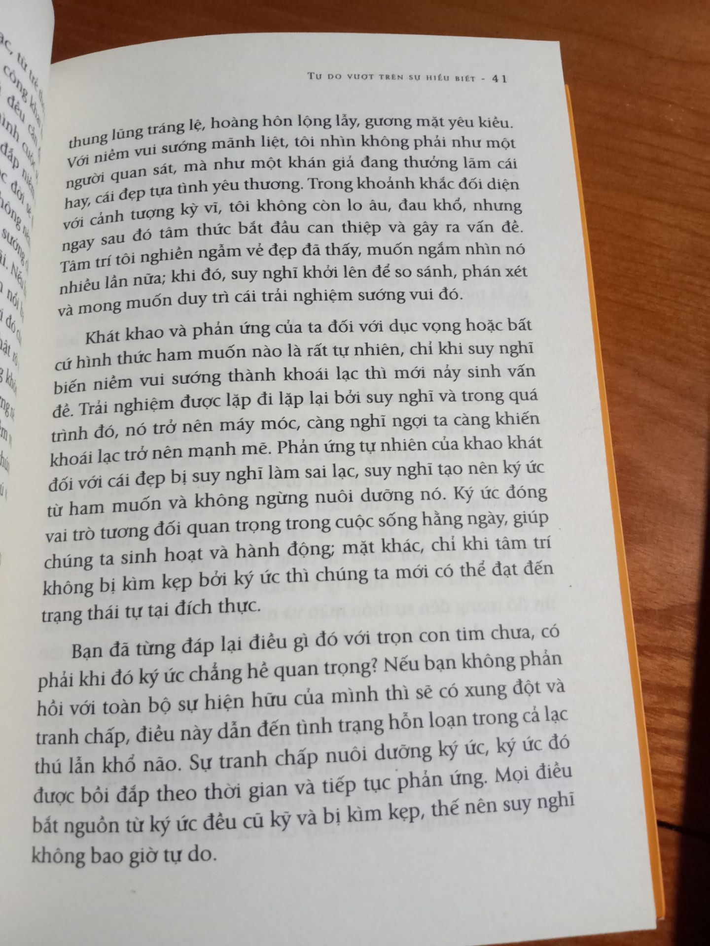 Cuốn này với mình rất hay, mình đã đọc đi đọc lại chục lần, mình như cảm nhận được năng lượng của thầy trong đó, mình đã mua 7 cuốn cùng tác giả, nhưng mình thấy chỉ nên mua hai cuốn là cuốn này và tự do đầu tiên và cuối cung, vì các cuốn khác chỉ tổng hợp bài nói chuyện, có khi còn ngắt ra chấm chấm chấm, đọc rất khó chịu và mình không cảm nhận được con người của tác giả, nó chỉ là những mảnh rời rạc.