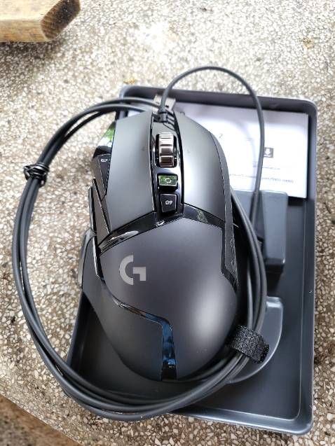 Vận chuyển nhanh, đóng gói ổn, dây cao su chứ ko đc bọc dù, chuột khi chưa lắp tạ đã 121g cầm hơi nặng tay, lắp full tạ chắc chọi bể đầu quá :)))
Phần mềm Ghub kết nối chỉnh hơi rối 1 chút
Con lăn có thể nhấn nút chuyển đổi qua lăn vô cực dùng rất thích, áp mã giảm hết còn 777k quá hời hí hí