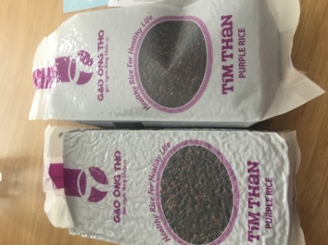 Vì dịch nên tiki giao hàng muộn hơn dự kiến 1 chút. Nhưng không biết vì lỗi của ai khi khui hàng thấy 1 bịch bị rách mất hút chân không nên hơi buồn Vì dịch nên tiki giao hàng muộn hơn dự kiến 1 chút. Nhưng không biết vì lỗi của ai khi khui hàng thấy 1 bịch bị rách mất hút chân không nên hơi buồn