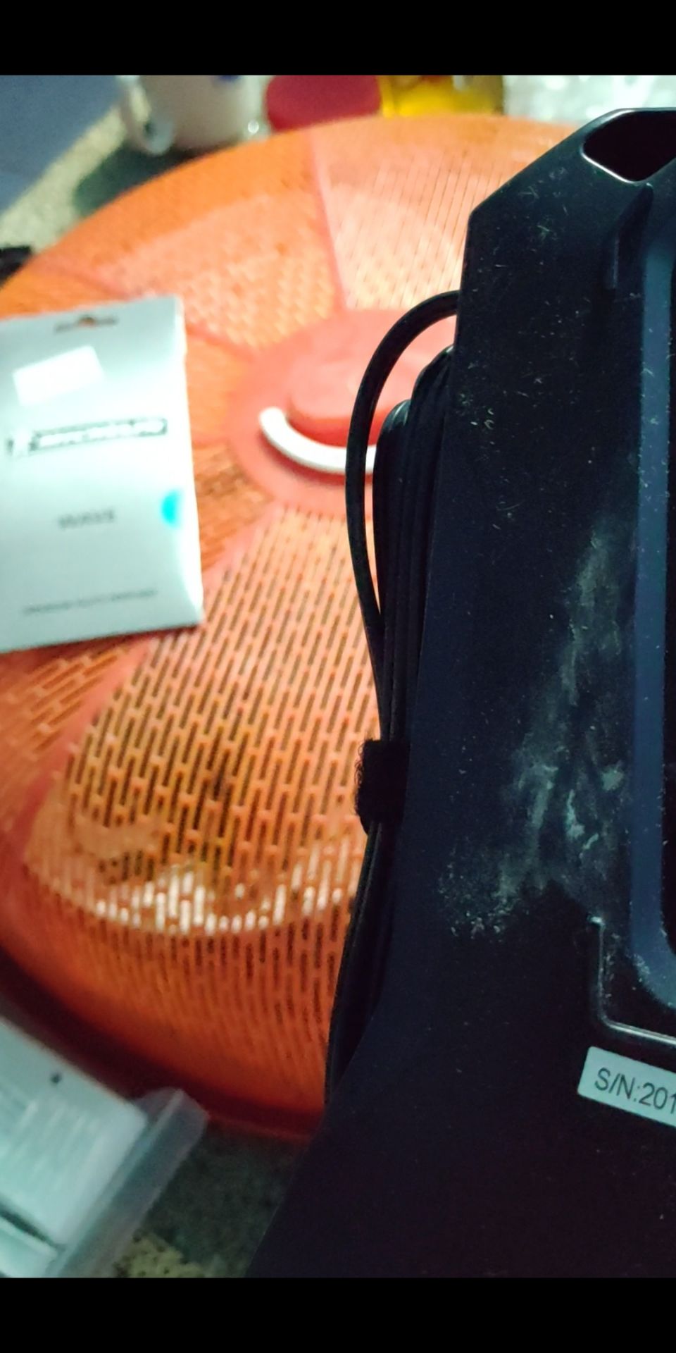 Cứ nghĩa mua hàng tiki trading sẽ được hàng mới, không nghĩ là cũng kinh doanh hàng cũ 97%, 95% như điện thoại, mà chắc chỉ được 90% là cao. Cũng may là hàng còn xài được, không biết được bao hôm thì hỏng. Dùng hàng trong nơm nớp lo sợ vậy.