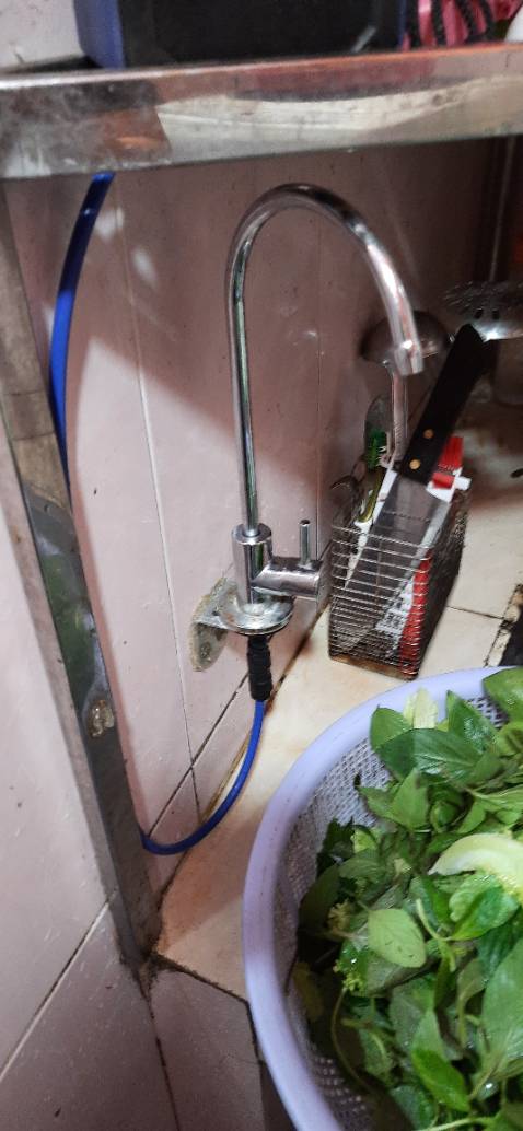 Shop giao day du phu kien,sp giong hinh.sau 1thag su dung thấy rat tot.
Vai tuan đầu,có cạn,nên gọi bảo hành,nhân viên bh xuong ngay hsau.đc tư vấn là máy còn mới ko van đề gì. Máy bơm nghe ù ù, chấp nhận được. Nước 300ppm lọc còn 50ppm, chuẩn nc uống.vị nước dễ chụi, dễ uống. Nói chung tốt.