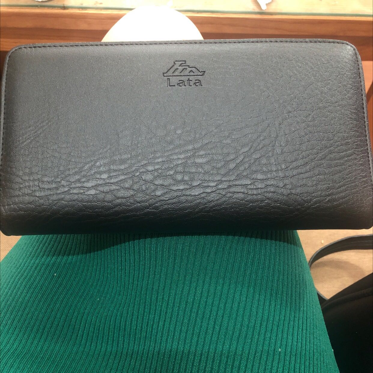 Da mềm, phom đẹp, hộp đẹp, đóng gói tốt, chuyển hàng nhanh, hết nước chấm