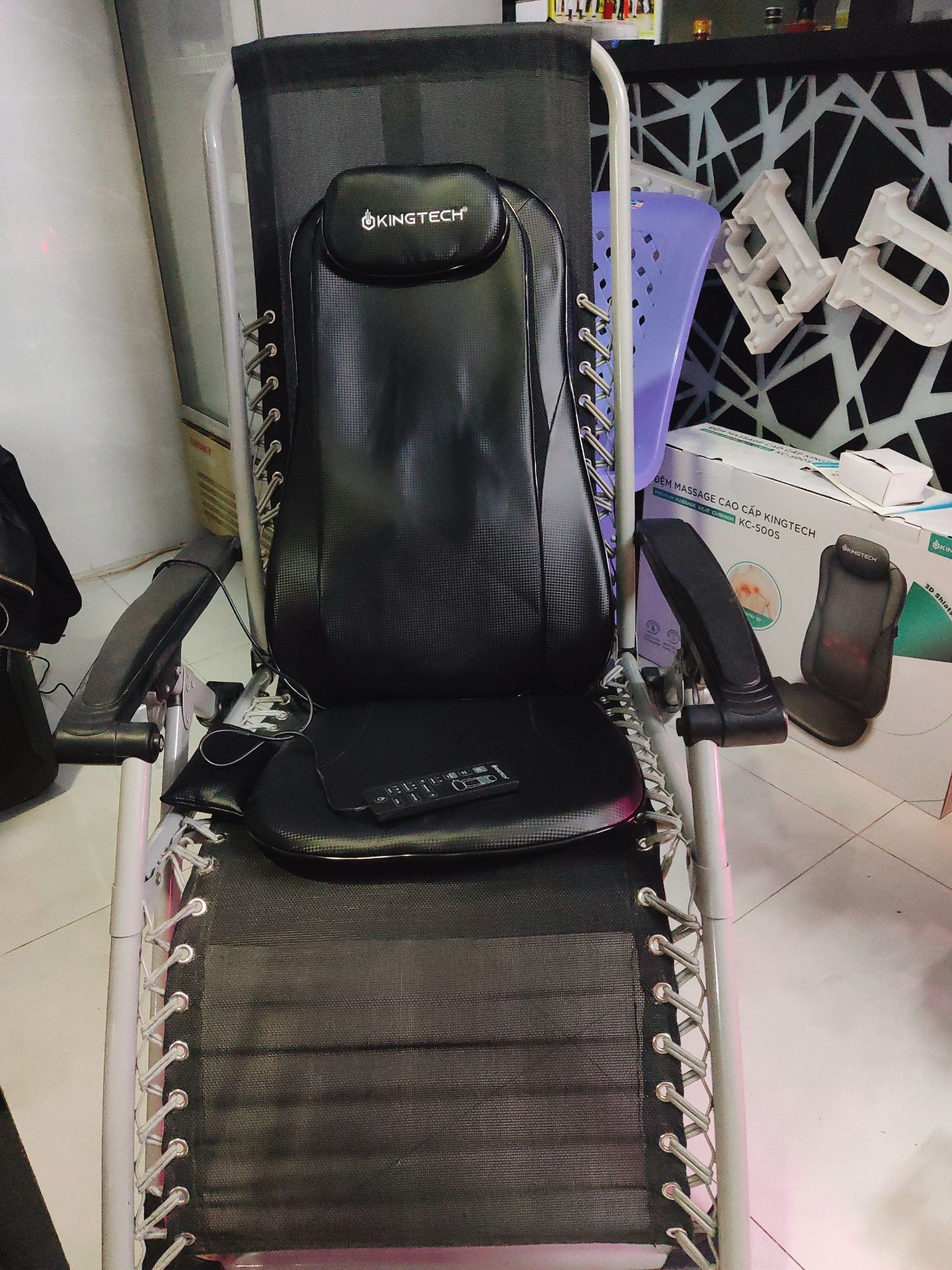 cái đệm mua đợt khuyến mãi nên cảm thấy vừa túi tiền, phải chi massage cổ thì tốt hơn nữa