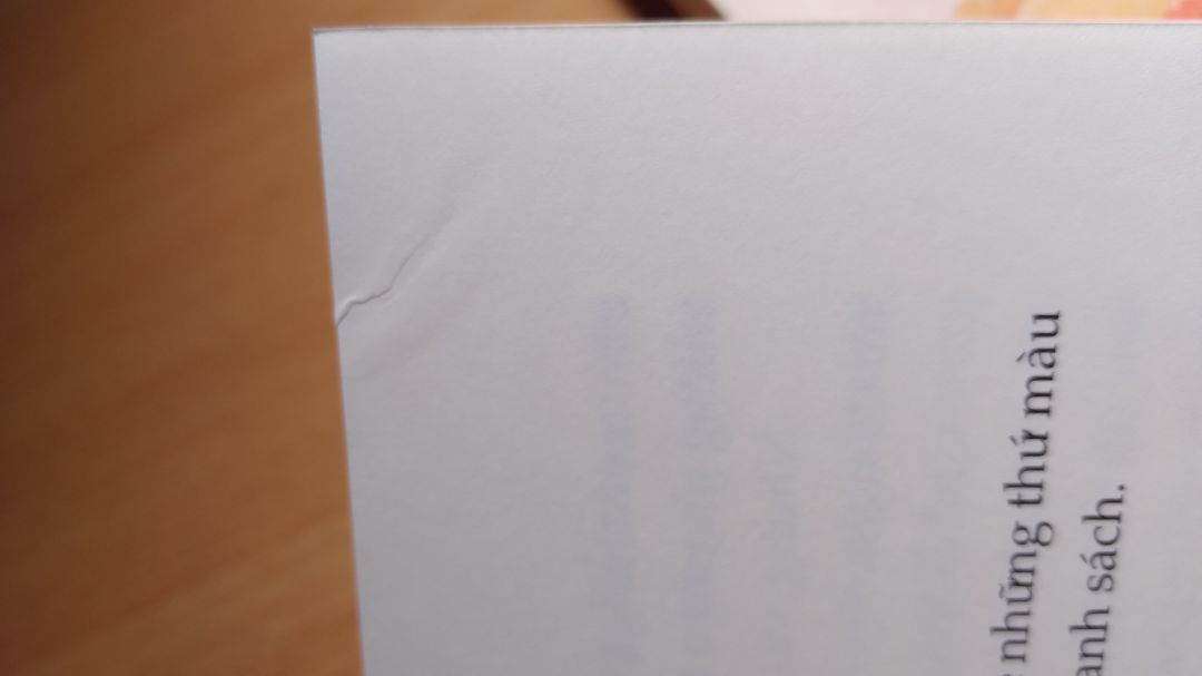 sách hay (nhưng mà vài chỗ mực in mờ 🥲 sách bị bẩn xíu, bìa xước, giấy nhiều trang bị nhăn nhẹ 👁️👄👁️) chất giấy dày dặn ok, đã khóc vì khuyết điểm