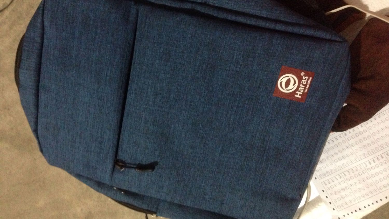 cặp rất đẹp từ mẫu mã đến chất liệu, mk thích lắm, còn có cả ổ usb