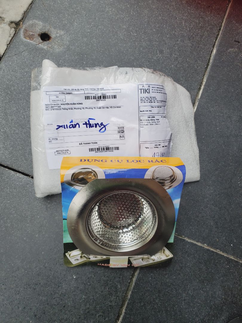 Giao nhầm sản phẩm rồi. Trên bìa thì ghi rõ là 2 bộ giấy không thấm dầu, mà bên trong lại gói cái dụng cụ lọc rác làm gì. Đề nghị Tiki và shop đổi lại sản phẩm. Đã giao rất lâu, dời tới dời lui mấy lần, mà nay còn giao sai sản phẩm.

Đã được Tiki hỗ trợ thu hồi sp giao sai và hoàn tiền ngày 7/11/2021.