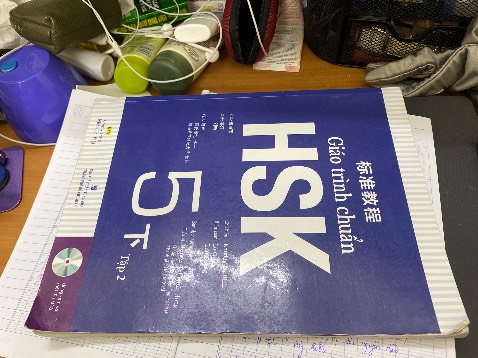 Sách rất củ và dơ. Giống như sách đã qua sử dụng rồi đem bán lại.