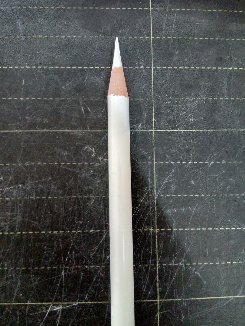 gọt bút chì màu thì ngon, gọt bút chì HB thường thì cảm thấy cái gọt hơi "khổ sở"