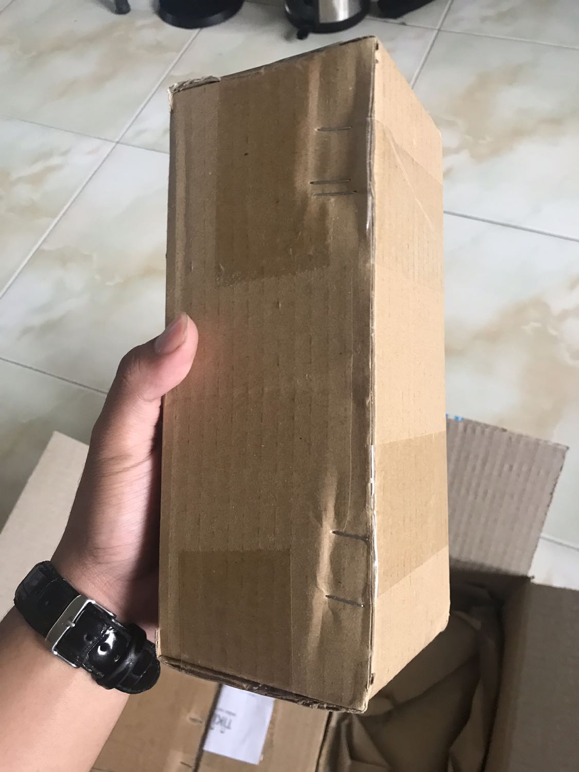 Đặt hàng shop báo dự kiến tận 5 ngày mà 2 ngày giao rồi, hàng đóng gói đẹp, kĩ, gọn gàng, nói chung là hài lòng!