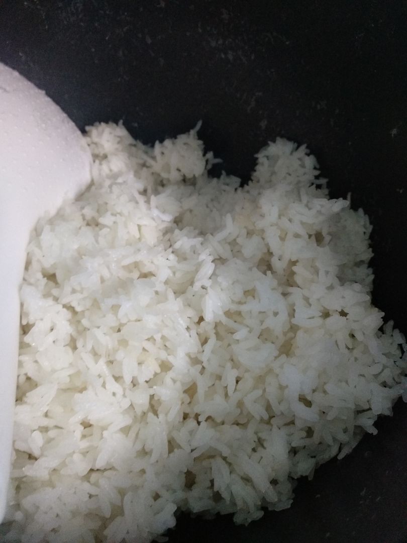 nồi nấu rất ngon, mua hơn 1th mới lên feedback đây. nồi chất đẹp, tuyệt vời