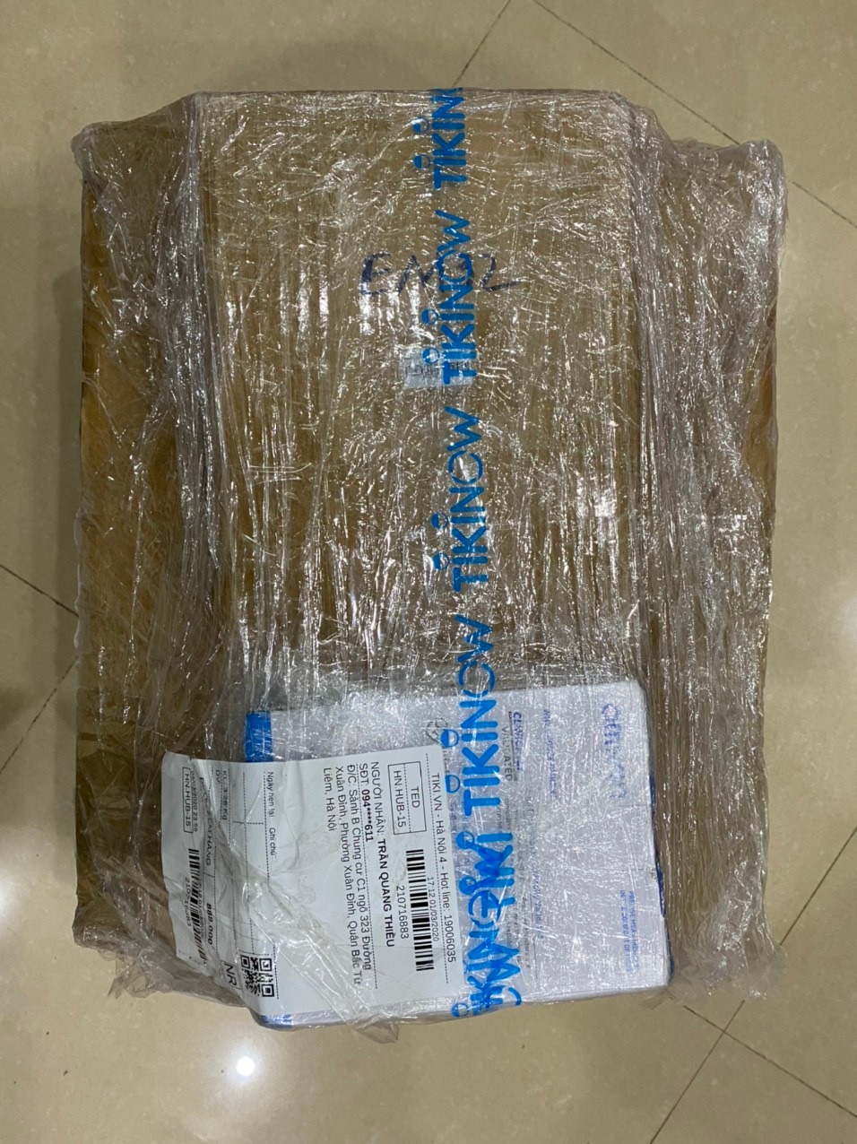 Giao hàng nhanh thật, đặt hàng 30 phút đã nhận được hàng, đóng gói cẩn thận, nhân viên giao hàng thân thiện. Nhận được hàng thấy rất yên tâm vì đầy đủ sản phẩm, quà tặng và giấy bảo hành.