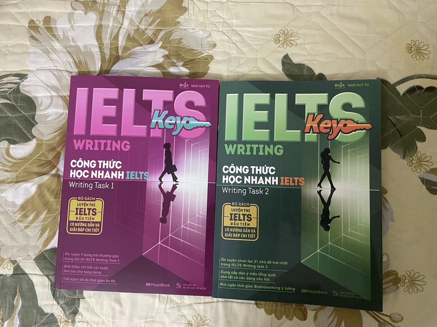 giao hàng nhanh chóng, sách nhìn dễ hiểu và bắt mắt, mua 2 quyển áp mã hết có 200k thôi