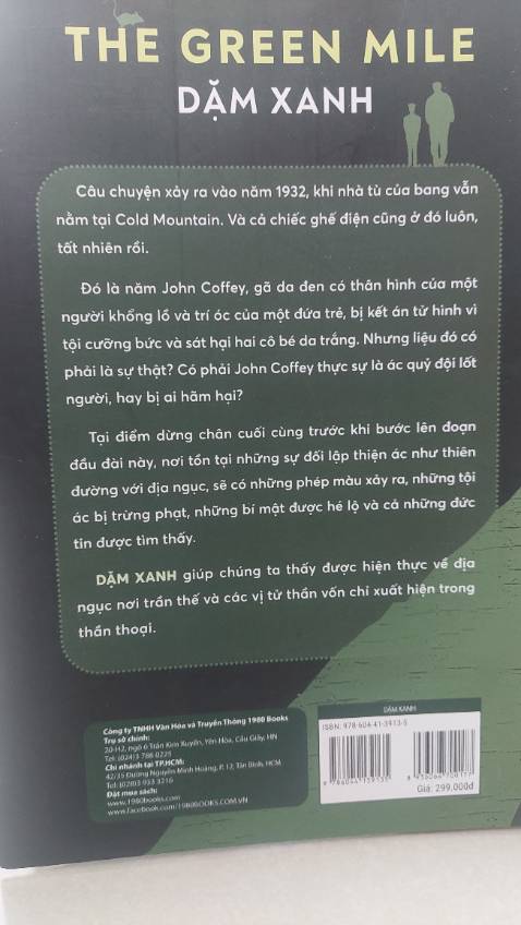 Xứng đáng 5 sao.
Dù có nhiều ngôn từ dung tục, những cảnh tượng man rợ hay đầy bạo lực. Vẫn phải thú nhận đây là một tác phẩm lôi cuốn mang nhiều tính nhân văn. Các thông điệp về về vấn nạn phân biệt chủng tộc, về cái thiện, cái ác hiện diện xuyên suốt.
Dặm xanh đâu chỉ cho ta thấy địa ngục nơi trần thế nơi có các tử tù và các vị tử thần. Dặm xanh cho ta thấy phẩm giá nơi con người, giá trị của đức tin, lòng vị tha và công lý.