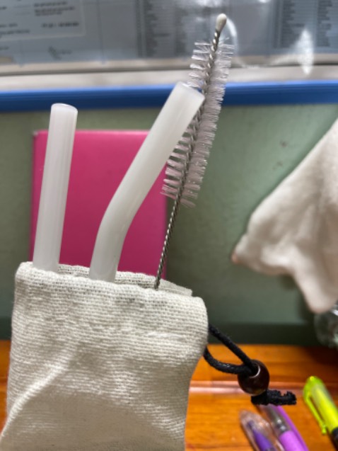 Mình rất ưng ý với sản phẩm: đẹp, chắc chắn, có túi đựng vải thân thiện môi trường. Tặng bạn bè và người thân, ai cũng thích!
Nếu có sản xuất độ dài ngắn hơn dùng cho cốc/ly thấp, loại dài hơn cho một số loại ly cao hơn. Người dùng có nhiều lựa chọn hơn!