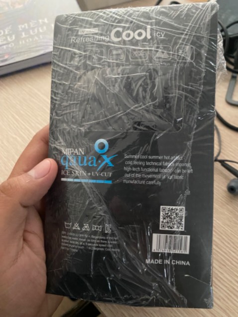 Găng tay hơi mỏng và ngắn so với tay gymer như mình, các bạn nữ đeo thì chắc hợp lý hơn