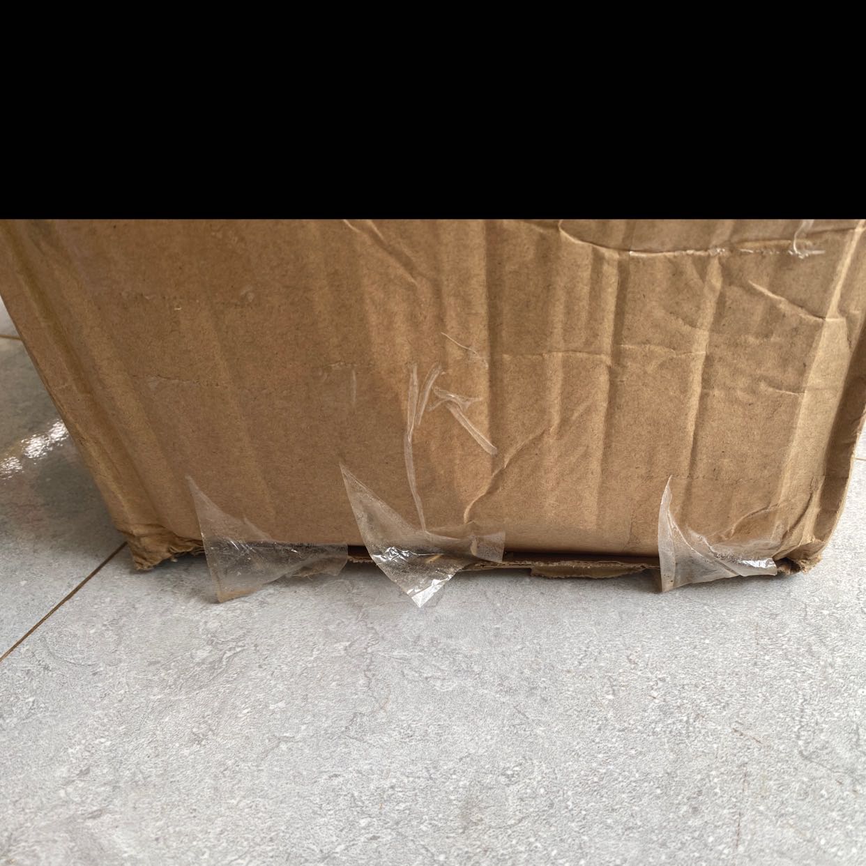 Mình góp ý với shop những điều sau sau nhiều lần mua hàng :
1. Shop đóng hàng quá lỏng lẻo, tới nơi thì thùng carton luca nào cũng bị tuột keo. Vận chuyển bao giờ cũng quăng hàng nhiều nên việc đóng 1 lớp băng keo tới nơi hàng tuột keo là chuyện bt. Shop nên đóng hàng kỹ 1 xíu.
2. Shop tặng chuông mà cái nào cũng bị oxy hoá thì ko nên tặng nha shop.