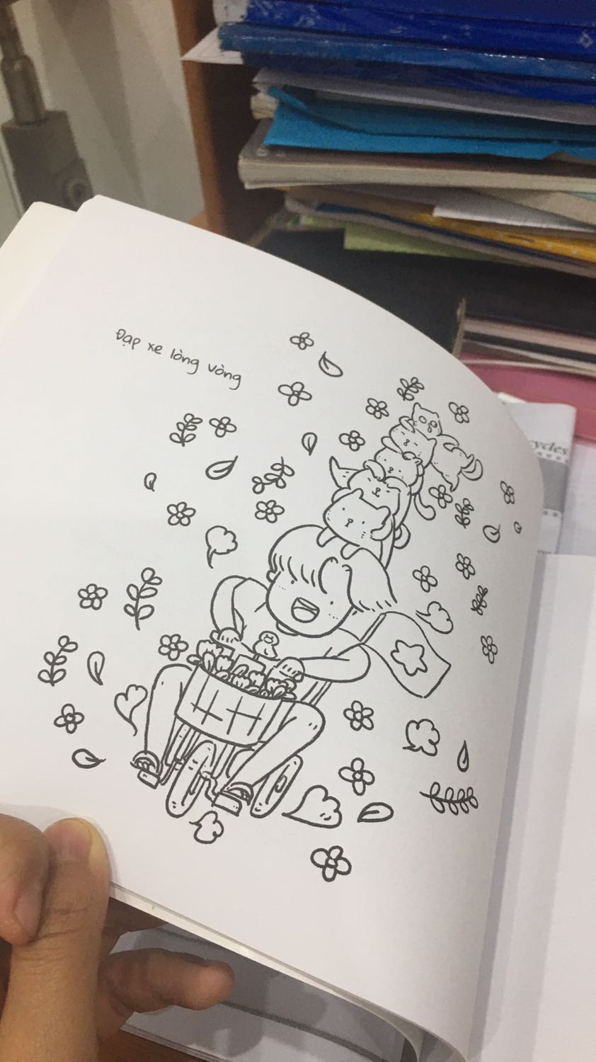 Sách dễ thương cực , to và dày hơn mình nghĩ nhiều ?
Giao hàng siêu nhanh, đặt tối hôm trước trưa hôm sau có liền ??
Vì sách bìa trắng nên hơi dễ bẩn mà kiếm bao kính bọc lại là ok
Các hình dễ thhuơng , mỗi lần stress mình lại lấy ra để tô ?
Ngoài ra sách còn có các câu dth , hay và tạo động lực ??‍♀️
Giá mình canh sale nên còn khoảng hơn 50k cả ship —> quá rẻ cho 1 cuốn sách dth