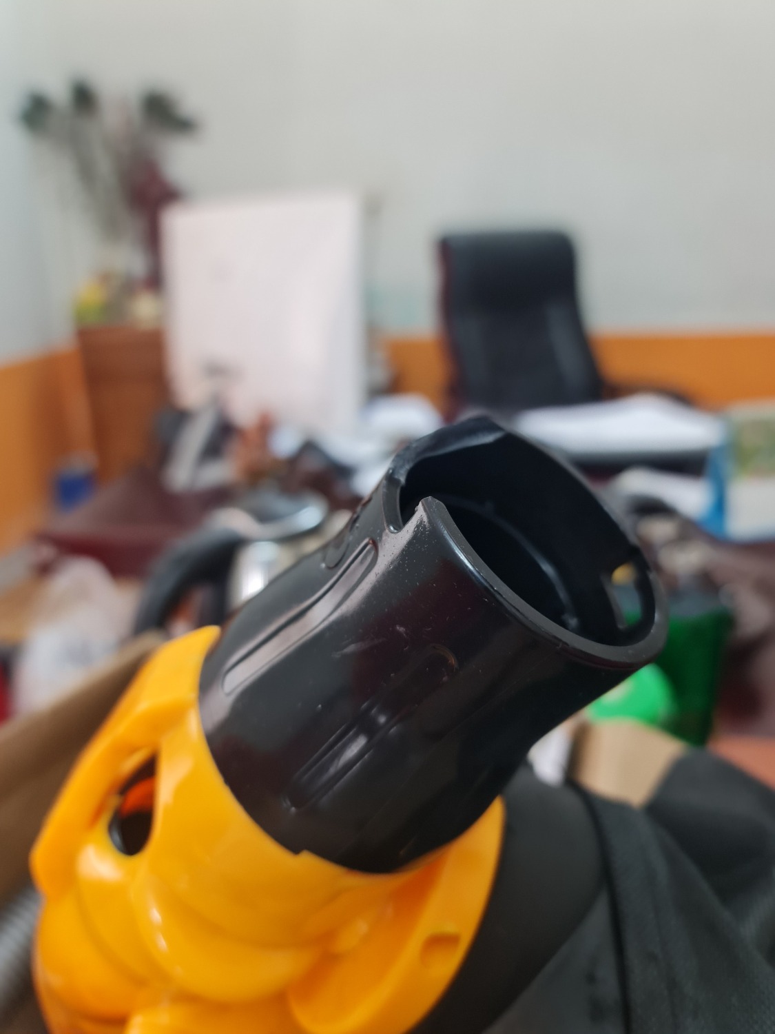 Máy khá bẩn, gãy phần đầu cổ hút gió, yêu cầu đổi trả lại sản phẩm