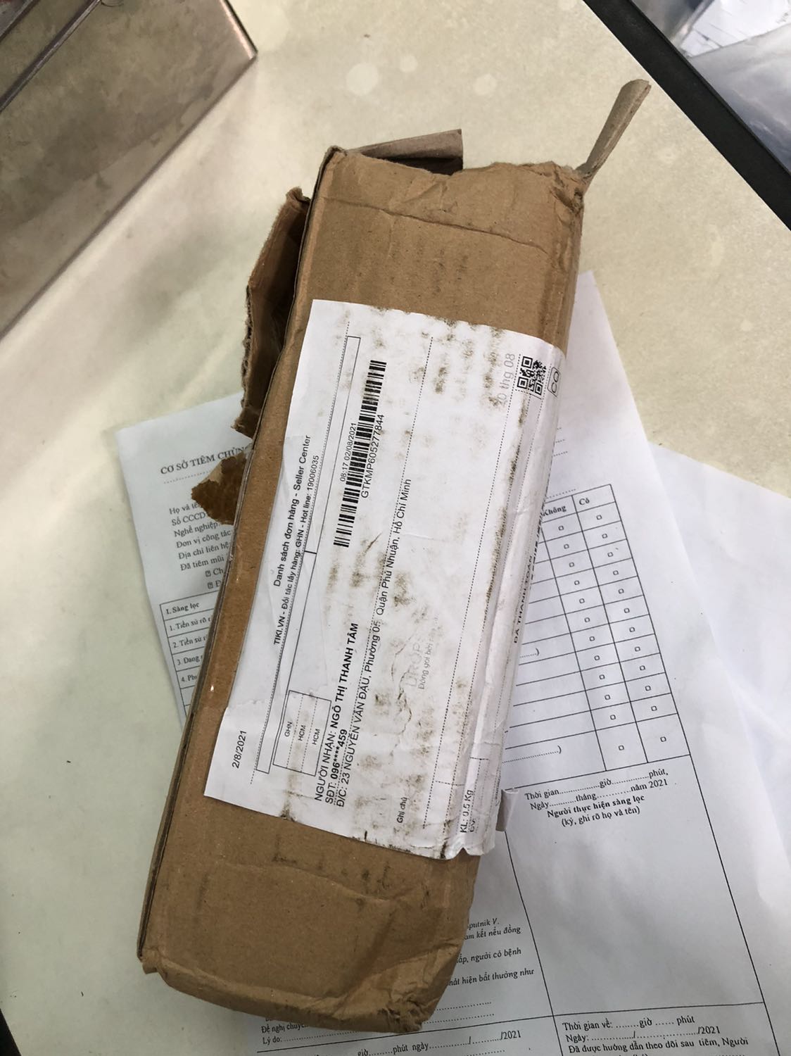 Hàng bị móp méo, hộp thì y như có người mở ra rồi ấy, do dịch nên hơn 1 tháng mới nhận được hàng, lúc nhận thất vọng ghê luôn