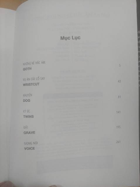 Tác phẩm bao gồm 6 truyện ngắn lột tả một xã hội, một lối sống vô cảm với những cá nhân dị thường đa nhân cách pha trộn giữa nhân tính và phi nhân tính . Nội dung viết chủ yếu về những nhân vật vị thành niên nhưng cũng hạn chế người đọc dưới 18 tuổi rõ ràng là nghịch lý mà tác giả đặt ra nhưng điều này là hợp lẽ  cho một tác phẩm hàm chứa quá nhiều yếu tố rùng rợn kinh dị.