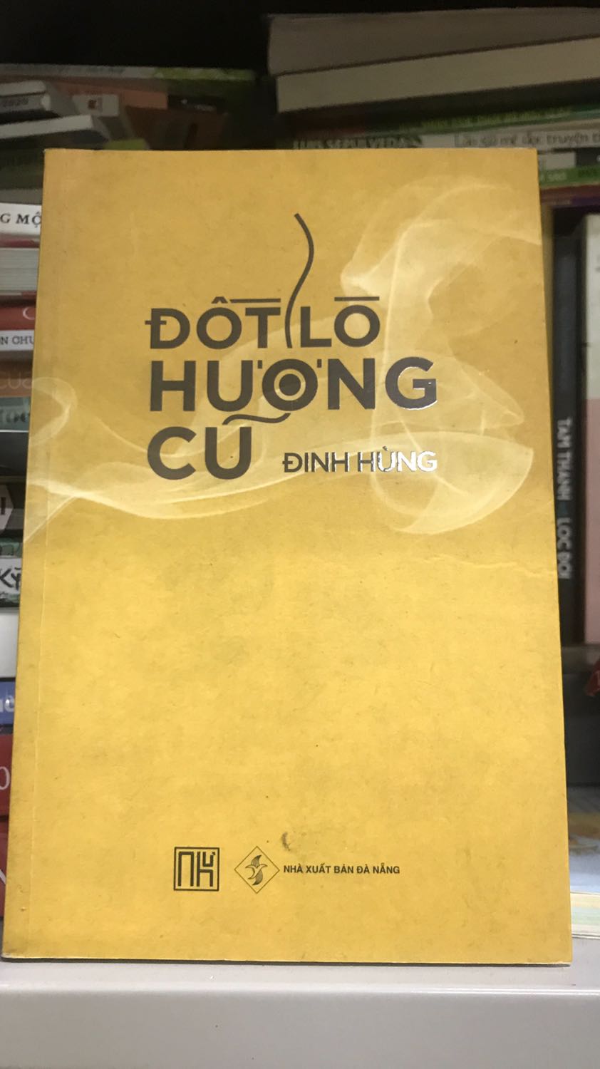 Đây là một cuốn sách rất hay. Đối với những ai yêu văn nghệ thì cuốn sách này cũng giống như một tư liệu quý để tìm hiểu thêm về nền văn nghệ nước nhà trước Cách mạng.