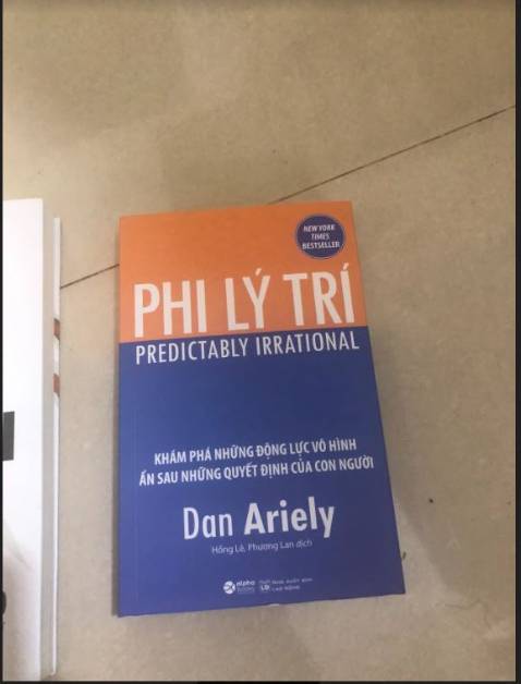 KHÔNG CÓ SẢN PHẨM QUÀ TẶNG NHƯ NỘI DUNG ĐÃ GHI. 
Đánh giá 1 sao không phải vì nội dung sách mà là về sự lươn lẹo, không trung thật của shop.
Mặc dù sản phẩm quà tặng không đáng giá bao nhiêu nhưng bây nhiêu đó cũng đủ phản ánh đạo đức kinh doanh của shop.

Nên thành thật với khách hàng, đó là điều kiện để shop tồn tại đó ạ.