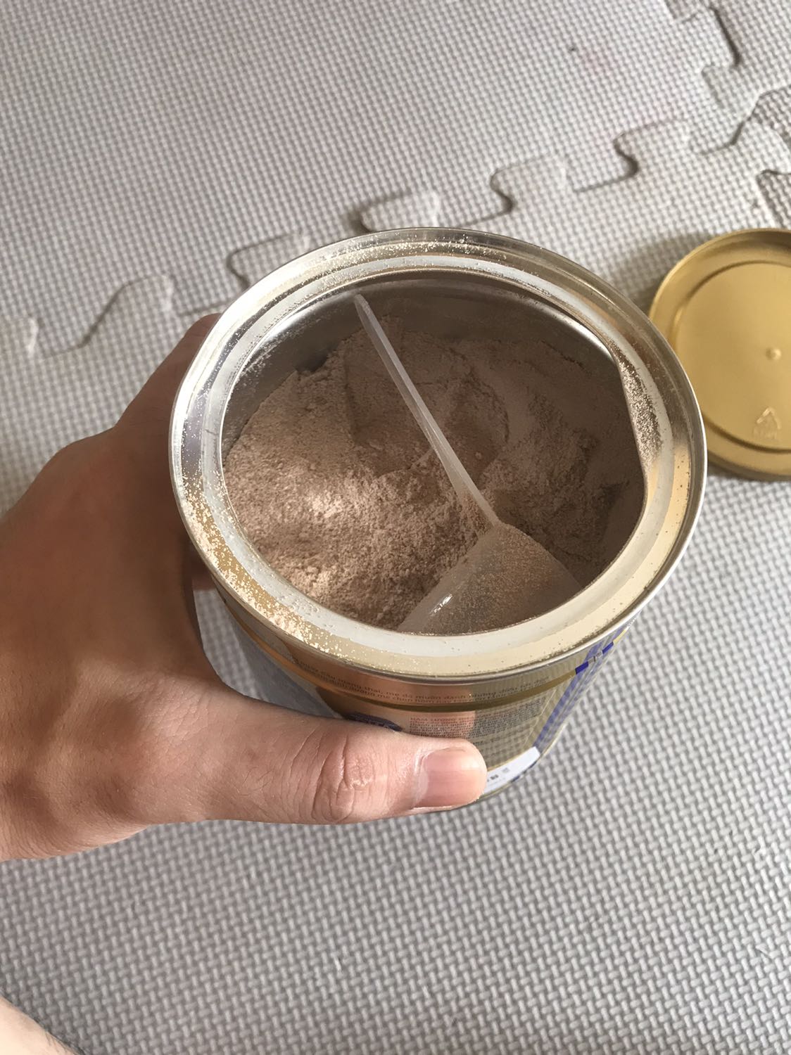 Mình đặt hương vani, bên ngoài cũng dán giấy hương vani, mở hộp ra lại là hương choco, thế là sao shop nhỉ.