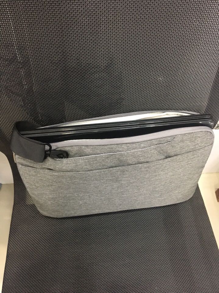 Sản phẩm đẹp, nhưng không vừa với laptop. Mình đổi size lớn hơn được không shop?