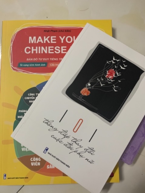 Sách có kèm tặng cả đĩa luôn nha mn. Giao hàng khá nhanh.